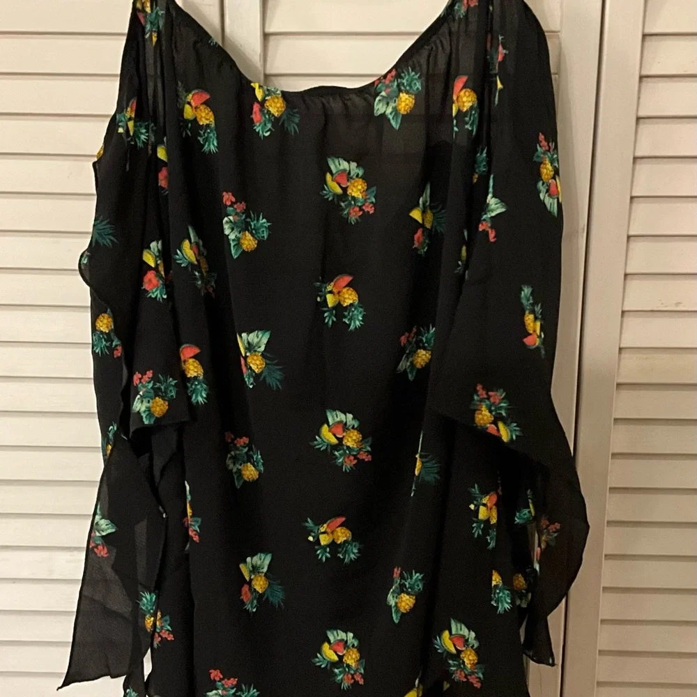 SOLD Women’s Blouse Off Shoulder Plus Size - Picture 2 of 5